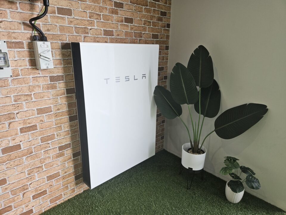 Tesla solar battery